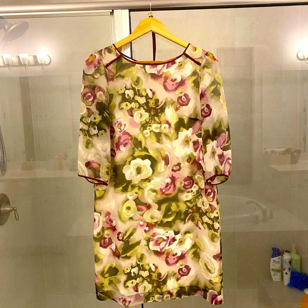 Trump Floral Silk Dress Size 2, Non-Stretch fabric for slim body shape